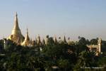 Vista dal nostro hotel a Yangon, Pagoda di Shwedagon, Yangon, Birmania.