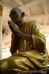 Statua realistica, Kaba Aye Pagoda, Yangon, Birmania.