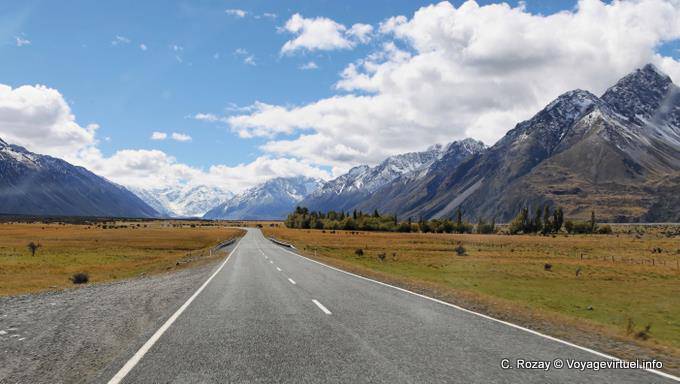 Tra le montagne, il Monte Cook Road, Canterbury - Nuova Zelanda