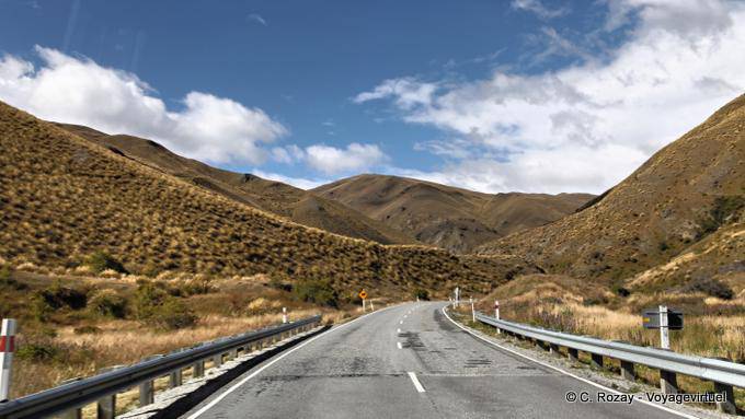 Montato tra le colline dopo Cardrona, Cardrona Road to Queenstown, Southland - Nuova Zelanda