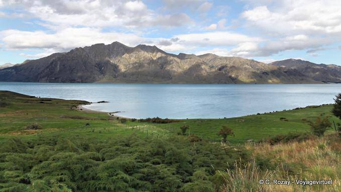 Montagne di fronte al collo, Lake Hawea, Southland - Nuova Zelanda