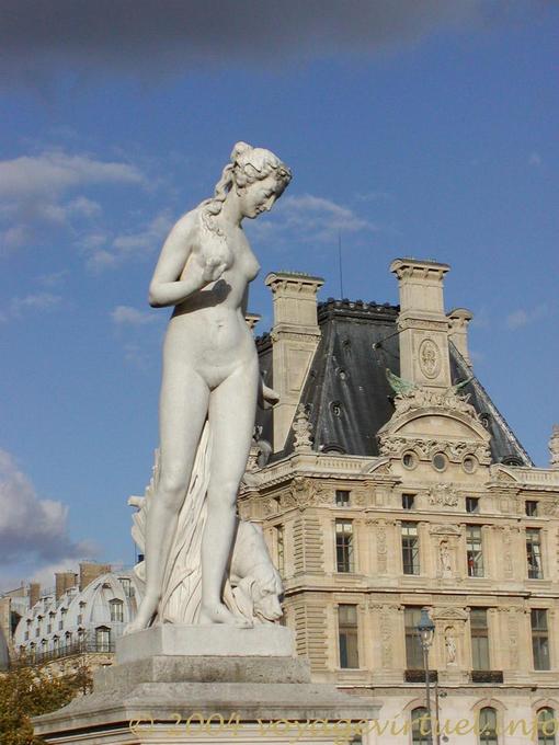 Statua di Diana di Leveque nei giardini delle Tuileries di fronte a Rivoli, Parigi, Francia