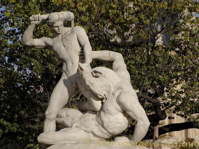 Teseo che uccide il Minotauro, Jardin des Tuileries, a Parigi, Francia