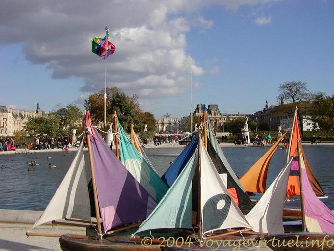 Barche a vela, Jardin des Tuileries, a Parigi, Francia