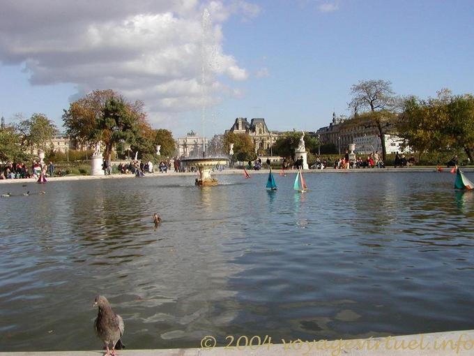Grande bacino rotondo dei giardini delle Tuileries, a Parigi, Francia