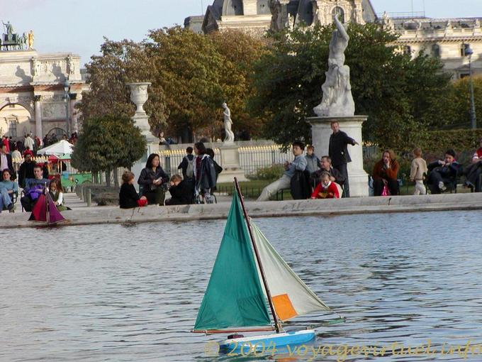 Navigazione ardita, bacino Jardin des Tuileries, a Parigi, Francia