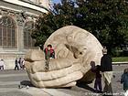 Ascolto, scultura Henri Miller Place Cassin, Parigi, Francia.
