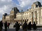 Veduta della facciata del Louvre, Parigi, Francia.