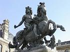 Statua Bernini di Napoleone nel cortile del Louvre, Parigi, Francia.