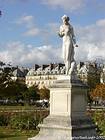 Scultura di Diana cacciatrice, la nudità al Jardin des Tuileries, a Parigi, Francia.
