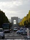 Congestione sugli Champs Elysées, Parigi, Francia.