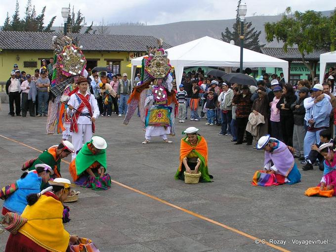 Festoso spettacolo in costume tradizionale Inca, Otavalo -Equador