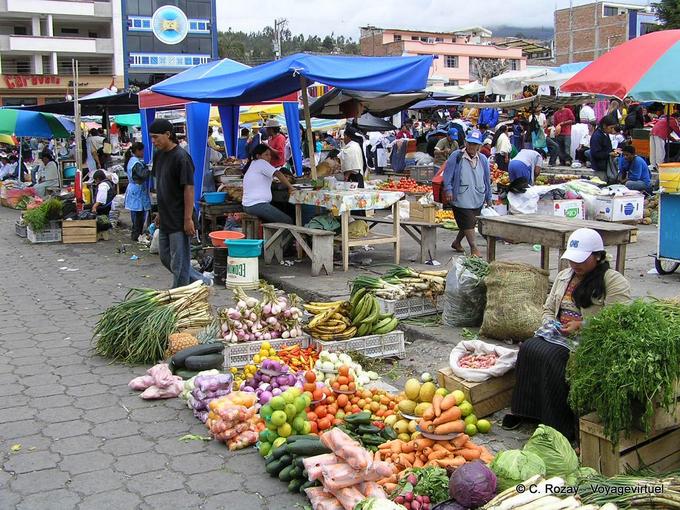 Mercato invece di poncho, Otavalo -Equador
