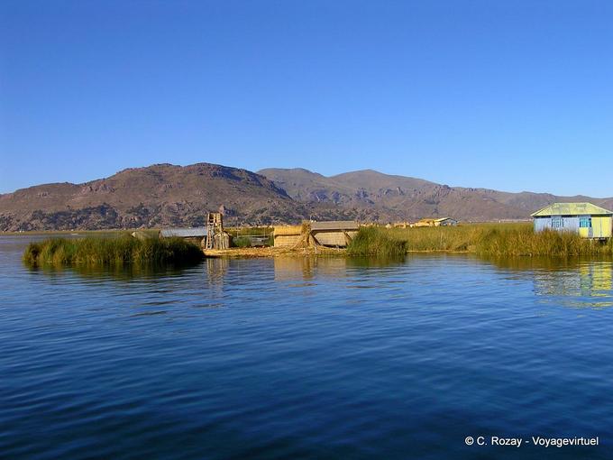 Paesaggio del lago Titicaca popolato da Aymaras -Perù