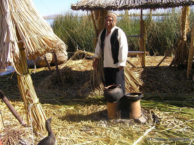 Man Costume Aymaras, Lago Titicaca -Perù