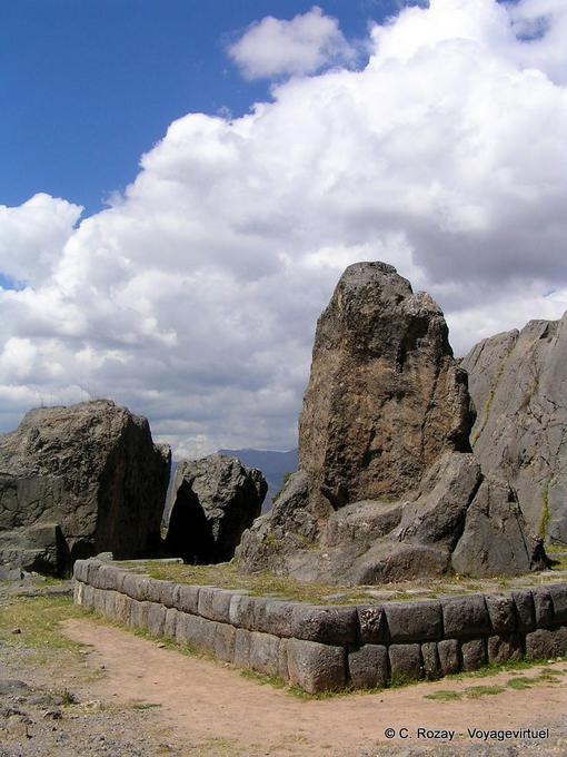 Q'enqo monolite -Perù