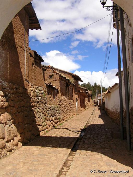 Tipica strada di Chinchero, accesso alla Valle Sacra -Perù