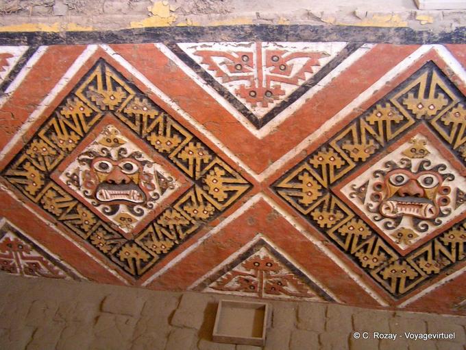 Murale policroma, mitologia Moche, Huaca de la Luna -Perù