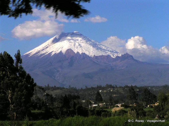 Vulcano Cotopaxi che sorge a 5897 metri -Equador