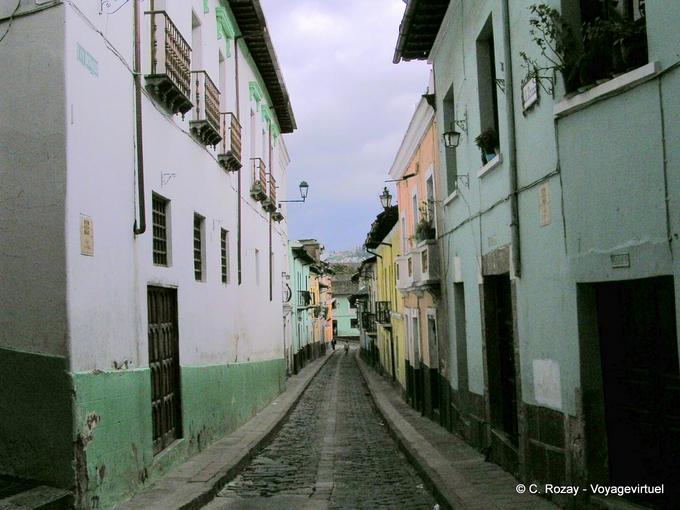 Quito, calle La Ronda, una tipica strada acciottolata -Equador