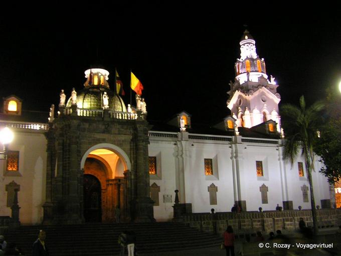 La Cattedrale Metropolitana di Quito vista notturna -Equador