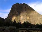 Hill Tambo tra ombra e sole, Ollantaytambo, Perù.