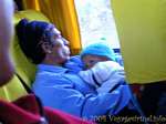 Padre di tenerezza sul bus tra Andahuaylas e Ayacucho, Perù.