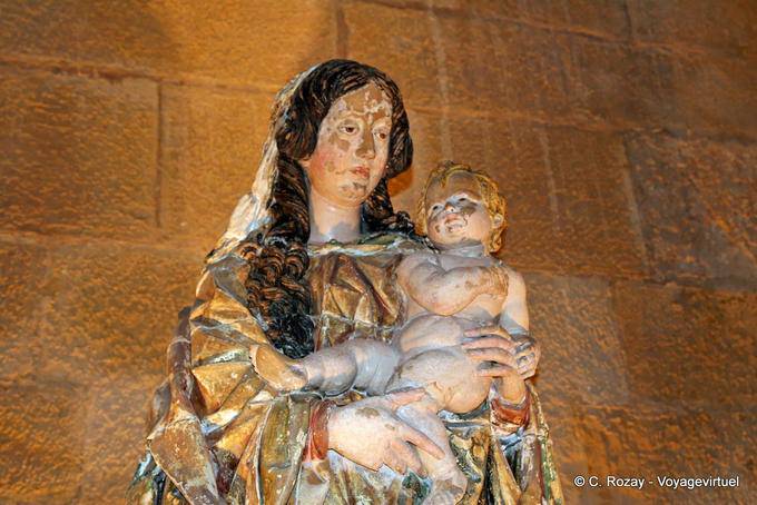 La Vergine e il Bambino scultura, Alcobaça - Portogallo