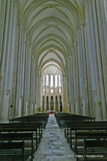 La navata della chiesa di Santa Maria, Alcobaça - Portogallo