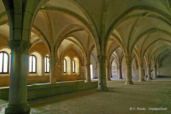 Architettura della sala dei monaci, il monastero di Alcobaça - Portogallo