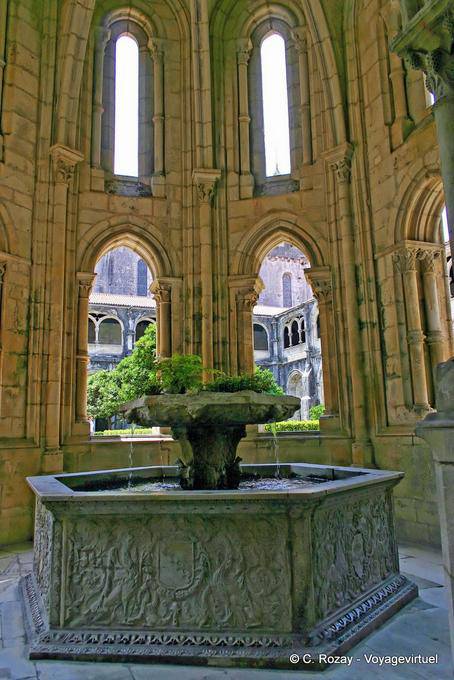 Un lavabo fontana che serve, Chiostro del Silenzio, Alcobaça - Portogallo