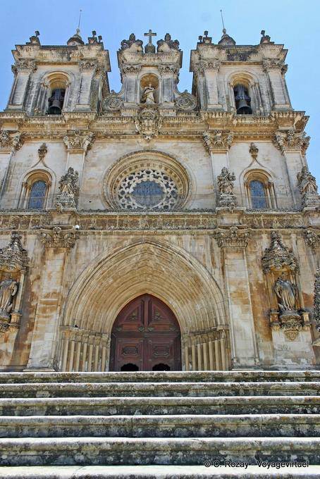 Facciata barocca del Monastero di Santa Maria de Alcobaça - Portogallo