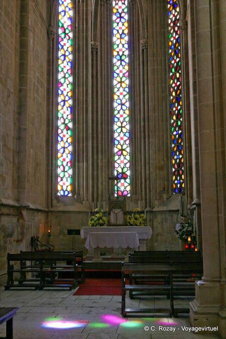 Le grandi vetrate della chiesa, il monastero di Santa Maria da Vitoria, Batalha - Portogallo