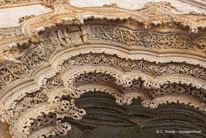 Il pizzo di pietra di una delle cappelle incompiute Monastero di Batalha - Portogallo