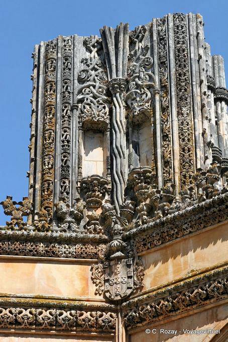 Batalha, cesellato e pilastro incompiuto in stile manuelino - Portogallo