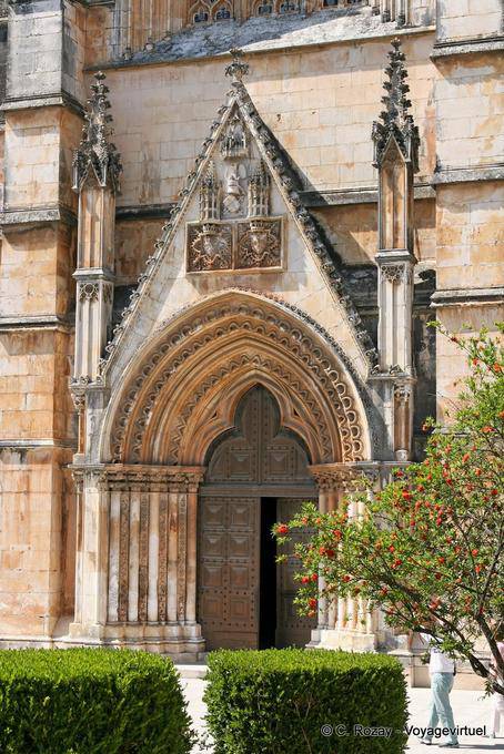 Il portale del transetto, Monastero di Santa Maria da Vitoria, Batalha - Portogallo