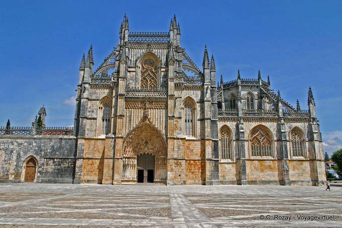 La facciata di Santa Maria da Vitoria Monastero, Batalha - Portogallo