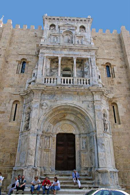 Porta specioso, il lavoro di João de Ruão, Duomo Vecchio, Coimbra - Portogallo
