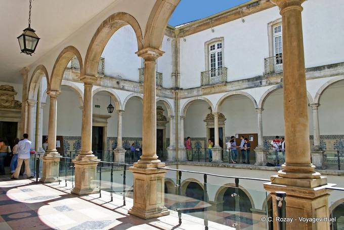 L'ex chiostro all'interno dell'Università di Coimbra - Portogallo