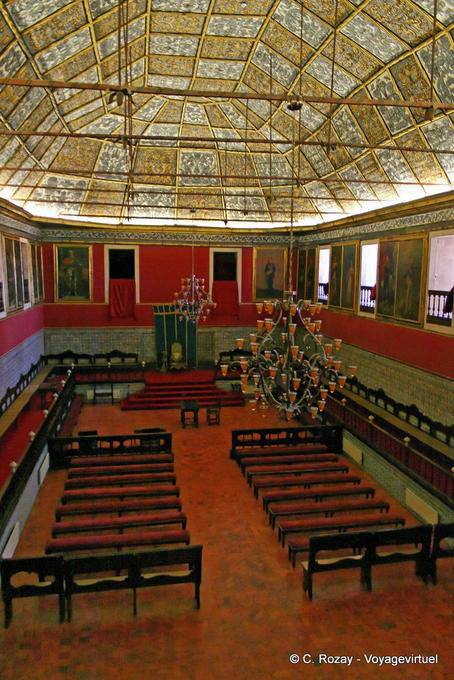 Sala dos Capelos o Grande Sala degli Atti, la sala principale dell'Università di Coimbra - Portogallo
