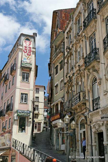 Coimbra, stretto edificio, rua do Corpo de Deus - Portogallo