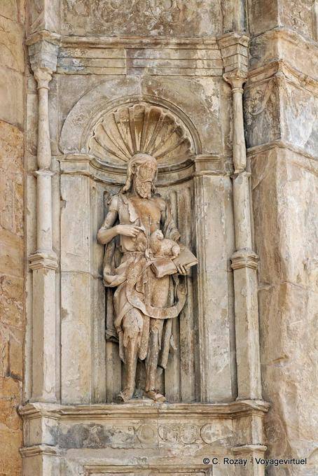 Statua Coimbra in un angolo, Sé Velha - Portogallo