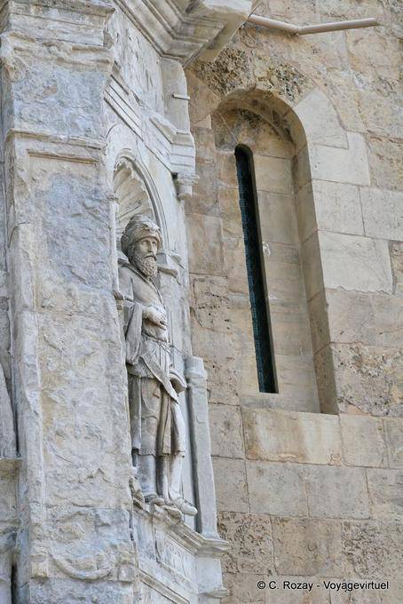 Statue di fuori per la ricreazione, la cattedrale di Coimbra - Portogallo