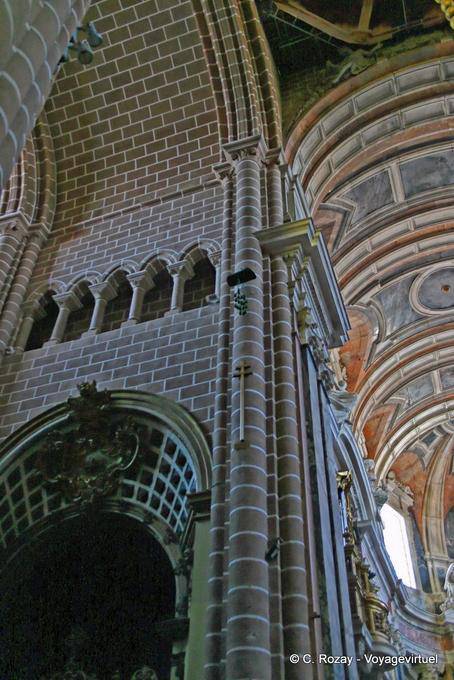 Évora, architettura all'interno della cattedrale - Portogallo