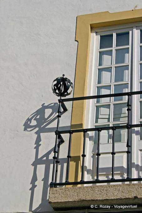 Un'ombra su un balcone, Évora - Portogallo
