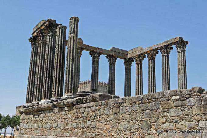 Évora, un'altra vista del Tempio romano - Portogallo