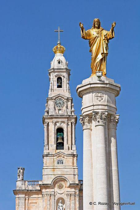 Statua Coração Sagrado Gesù di fronte alla Basilica di Fatima - Portogallo