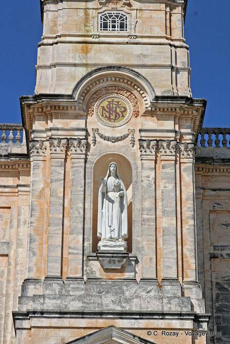 Grande statua del Cuore Immacolato di Maria, scolpita da padre Thomas McGlynn, Fátima - Portogallo