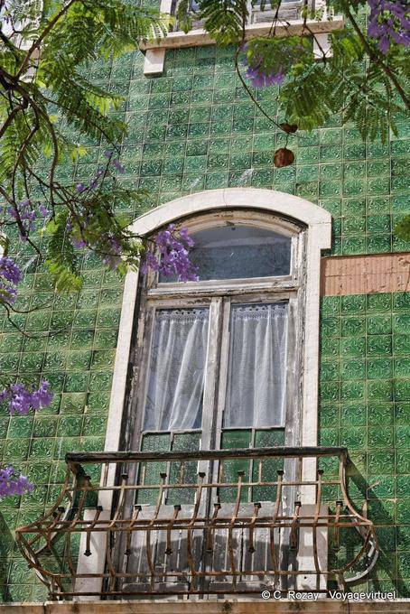 Lagos, balcone facciata in ceramica verde - Portogallo