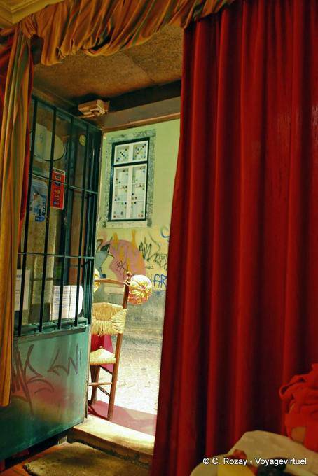 Un ristorante ingresso singolare, Bairro Alto, Lisbona - Portogallo